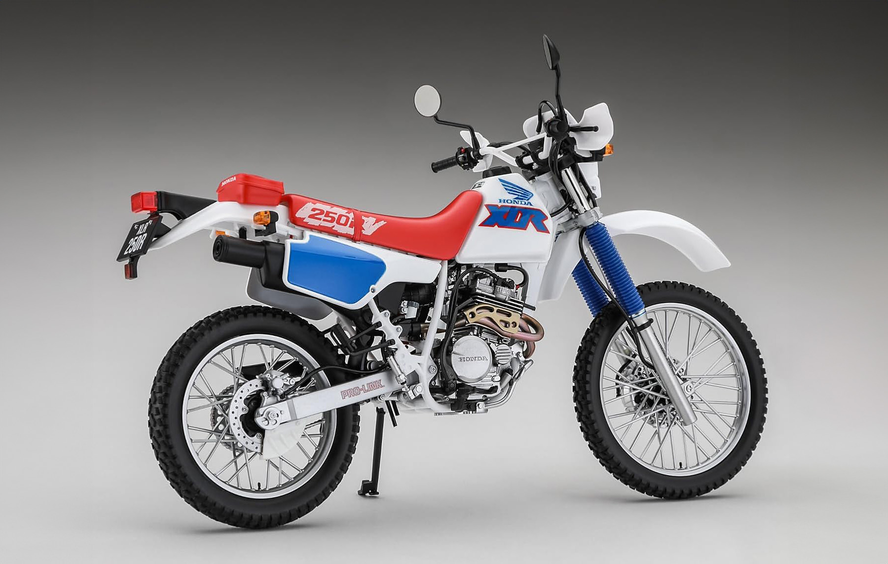 1:12 Scale Hasegawa Honda XLR250R (MD22) 1991 Model Kit - Image 2