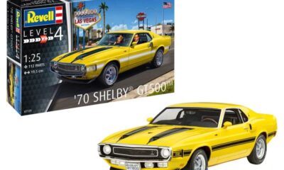 1:25 Scale Revell Ford Mustang Shelby GT500 Model Car Kit