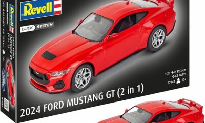 1:25 Scale Revell Ford Mustang GT Model Car Kit