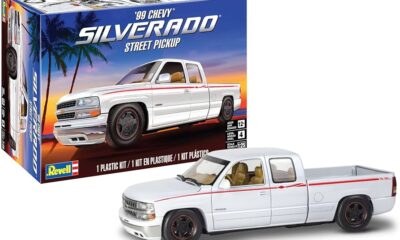 1:25 Scale Revell Chevy Silverado 99 Model Car Kit