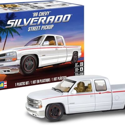 1:25 Scale Revell Chevy Silverado 99 Model Car Kit